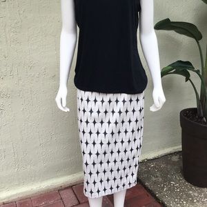 Pattern pencil skirt